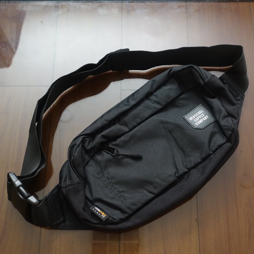 Herschel Supply Co. Men's Tour Medium Hip Pack